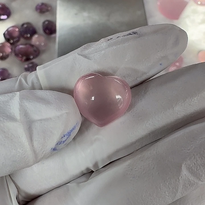 水晶珠宝半成品未镶嵌少***朵