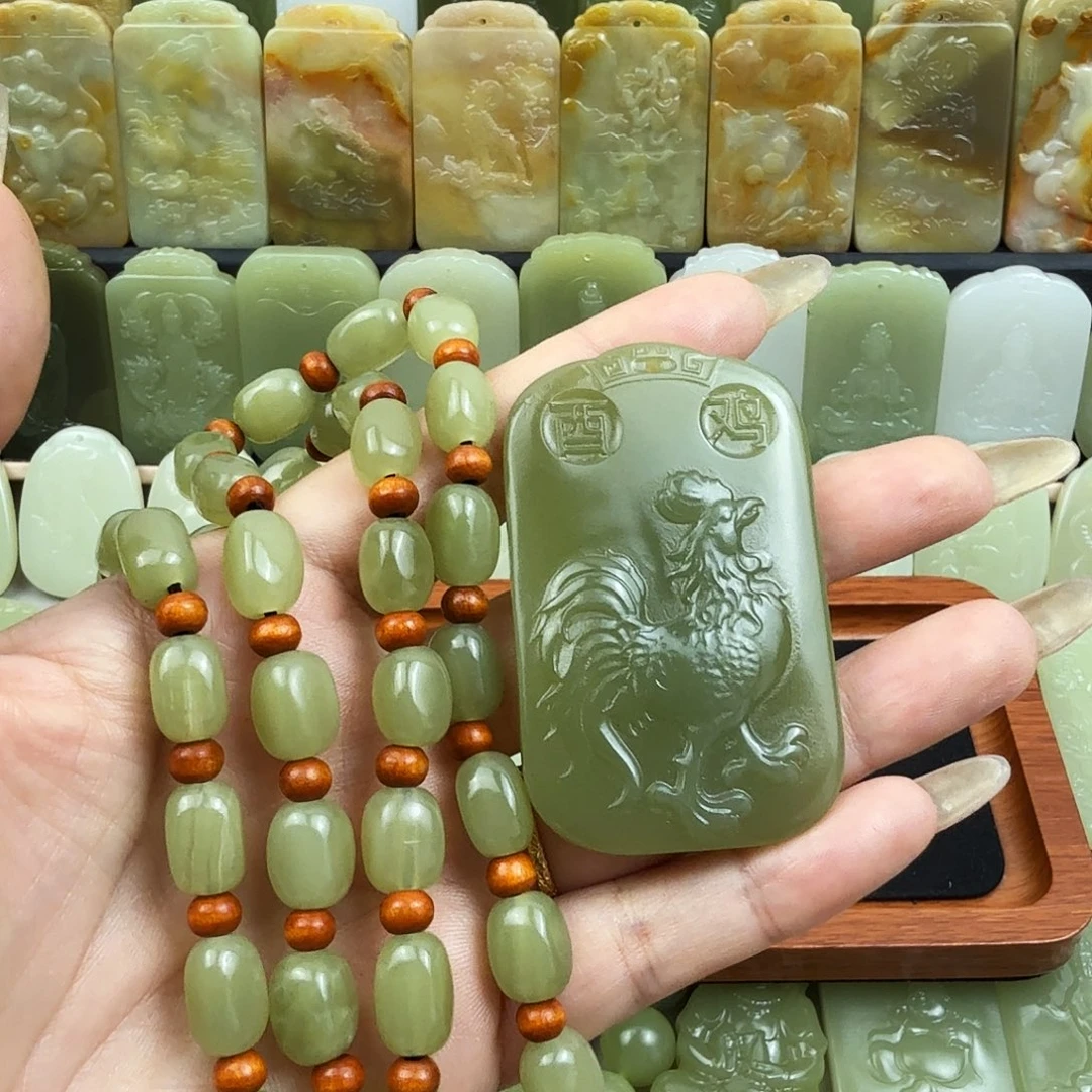 菠菜绿生肖鸡吊坠