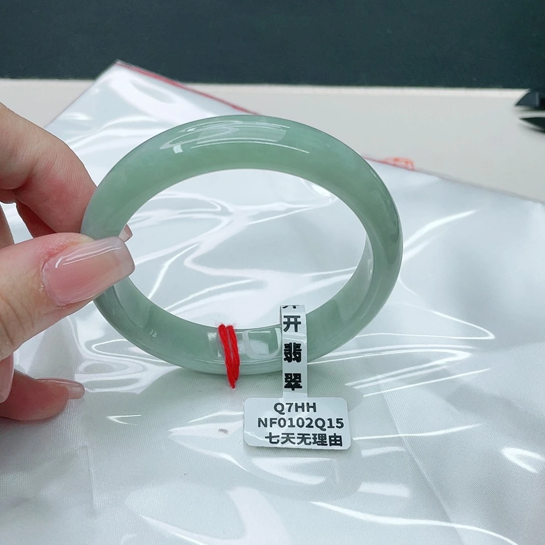 翡翠手镯未镶嵌正57.6