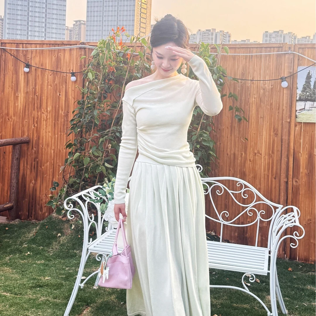 100%莱赛尔天丝斜肩露肩侧收褶上衣纯欲仙气温柔法式芭蕾2025新款