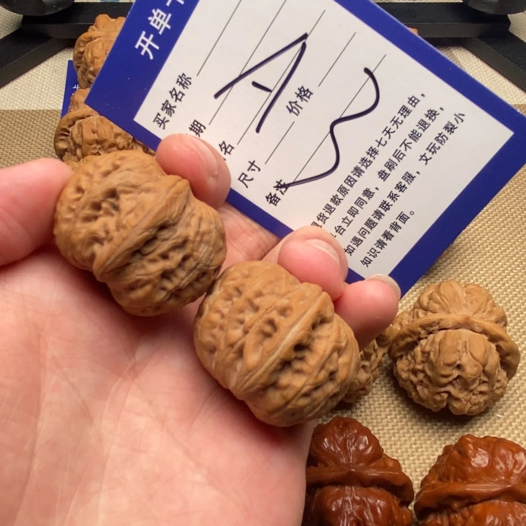 文玩核桃把件全品小手捻元宝