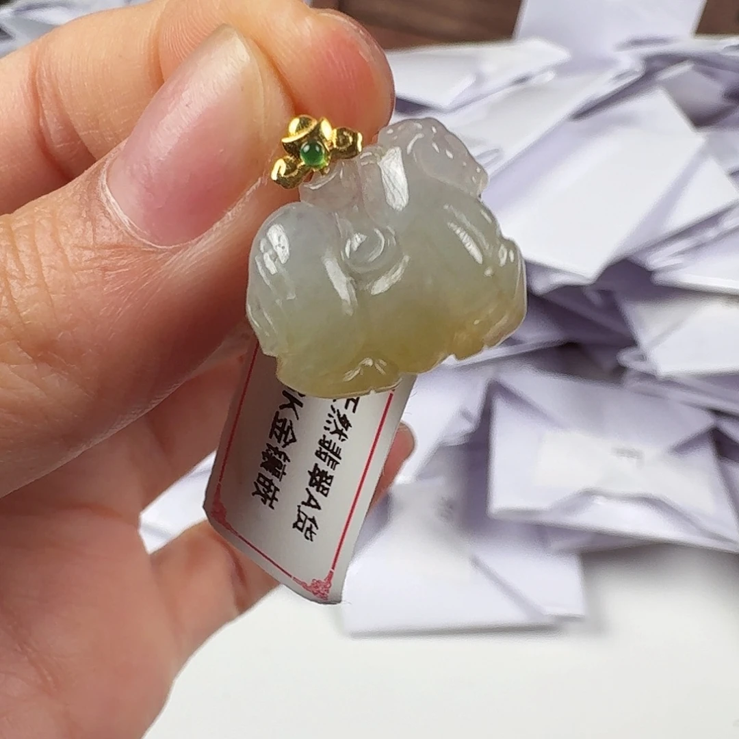 翡翠18K金镶嵌颈饰