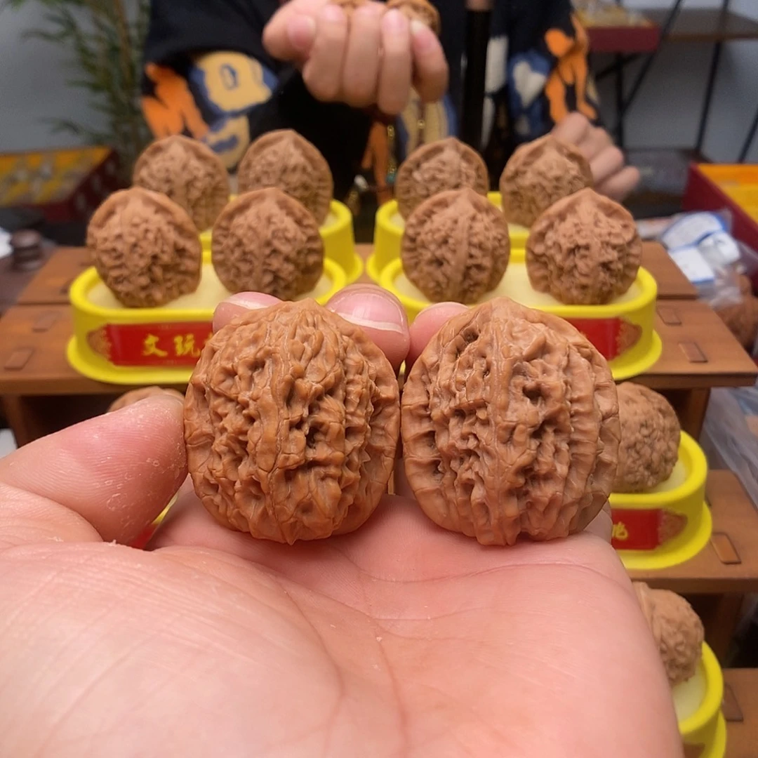 奥***宝文玩核桃吊坠马老四37+