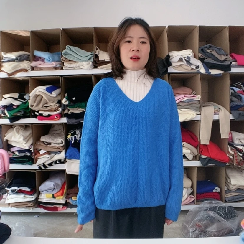 【闪购商品】镂空V领蓝色