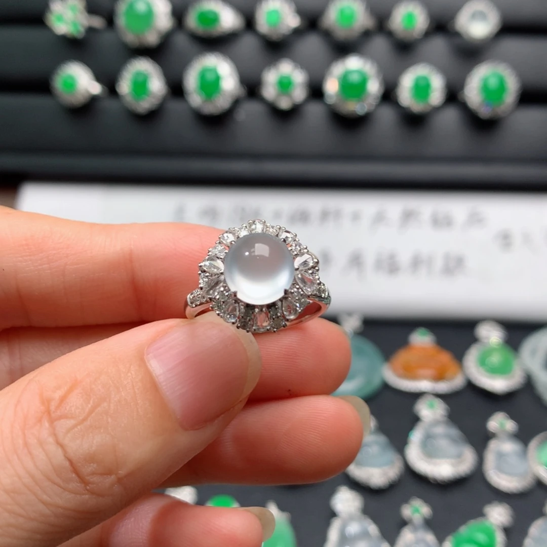 18K金镶嵌戒指翡翠