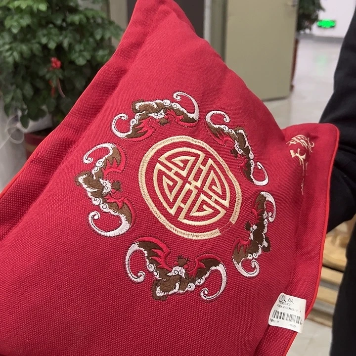 鹅绒竹炭沉檀抱枕