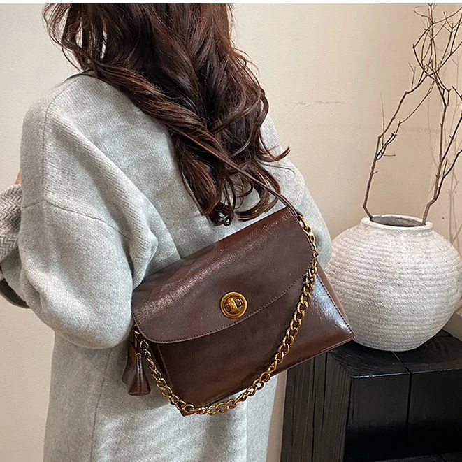 大容量时尚复古油蜡皮链条单肩包春秋雅丹风通勤斜挎包女