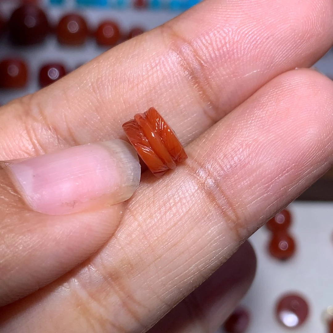 南红玛瑙未镶嵌羽毛隔珠8.5×5.4满肉柿子红 微过渡