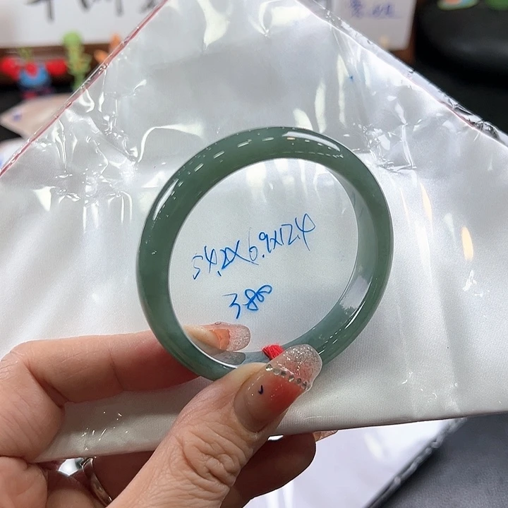 翡翠手镯未镶嵌老种老料