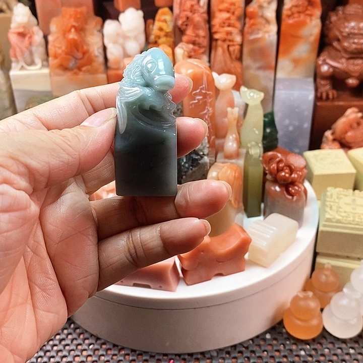 云南石云南天青鱼钮