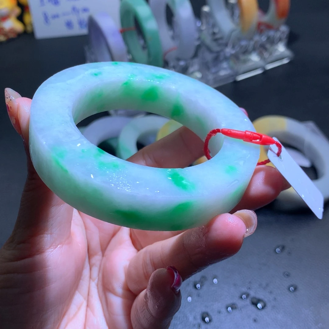 未镶嵌白底青飘绿花定制翡翠