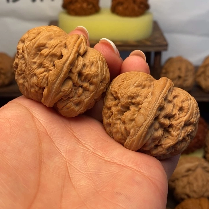 文玩核桃吊坠元宝