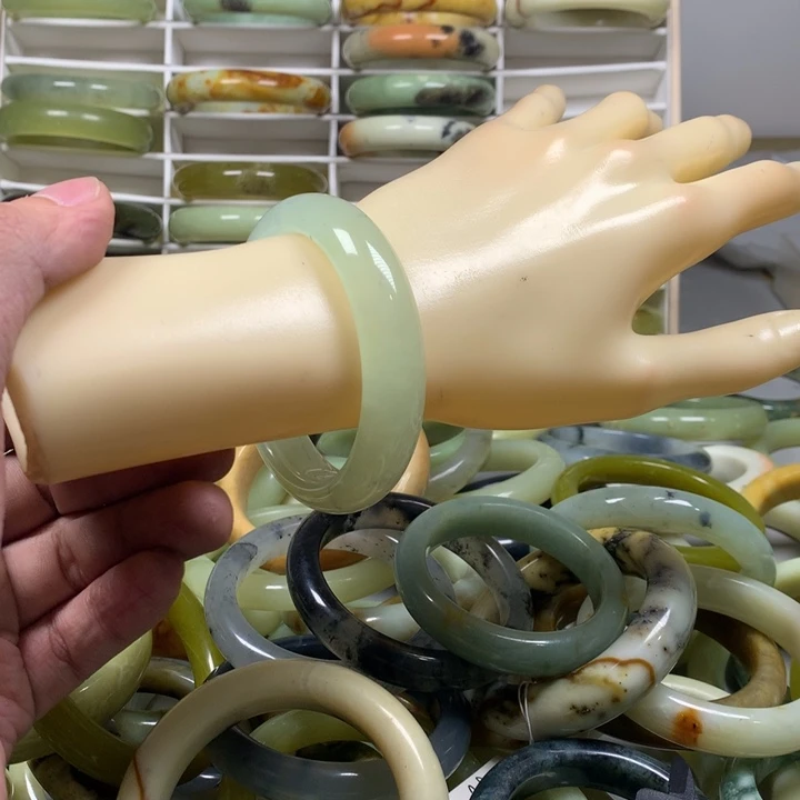 蛇纹石玉手镯未镶嵌给****菜