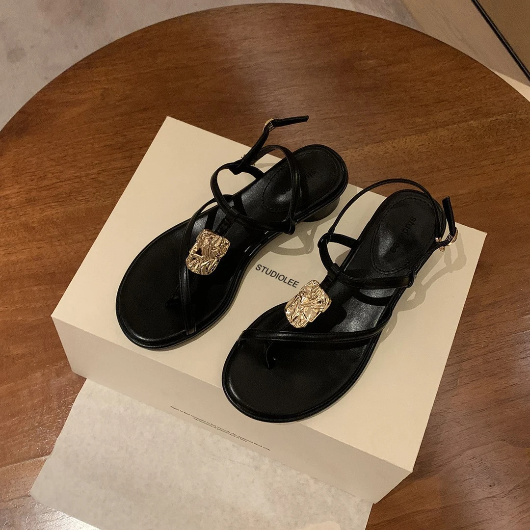 时尚百搭2025夏季温柔纯欲风细带套趾低跟圆头甜美百搭时装凉鞋女