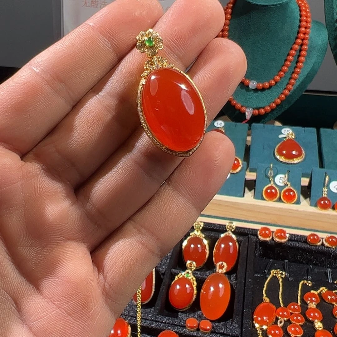 南红玛瑙18K金镶嵌颈饰