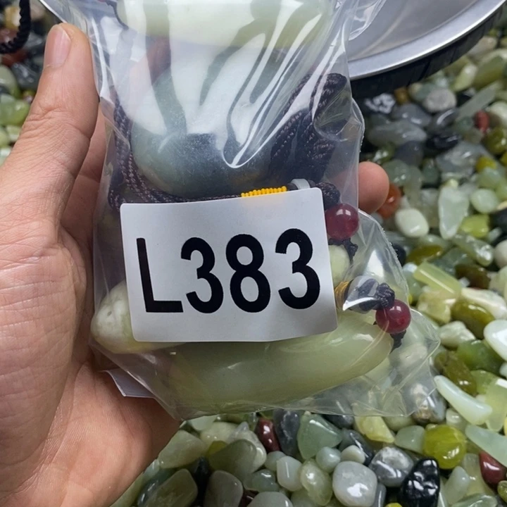 蛇纹石玉鱼缸石未镶嵌