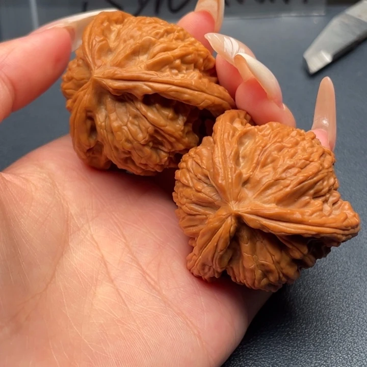 L***景吊坠文玩核桃白狮子