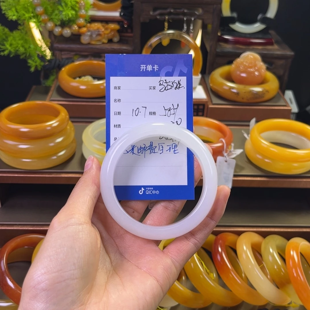未镶嵌手镯石英质玉乌****卡