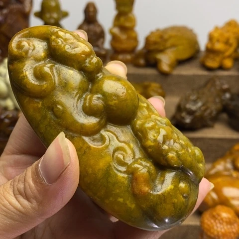 蛇纹石玉未镶嵌颈饰