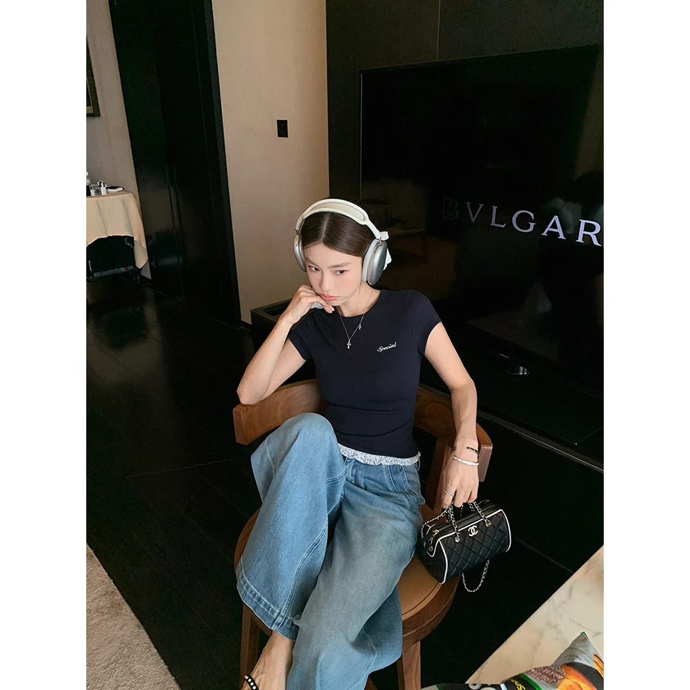 张贝贝 安藤美术馆 软糯高弹 蕾丝拼接刺绣修身T