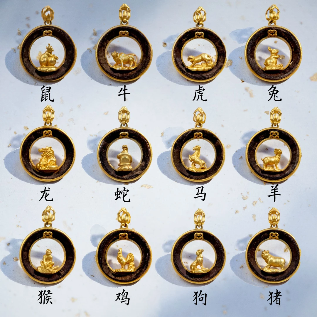 沉香【江苏工美专属】文莱黑棋玉化沉水沉香生肖吊坠-395*0000