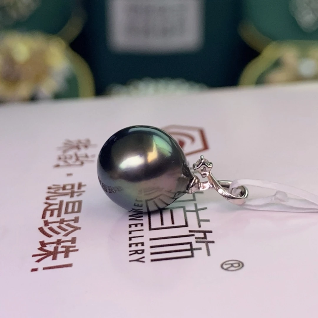颈饰18K金镶嵌海水珍珠