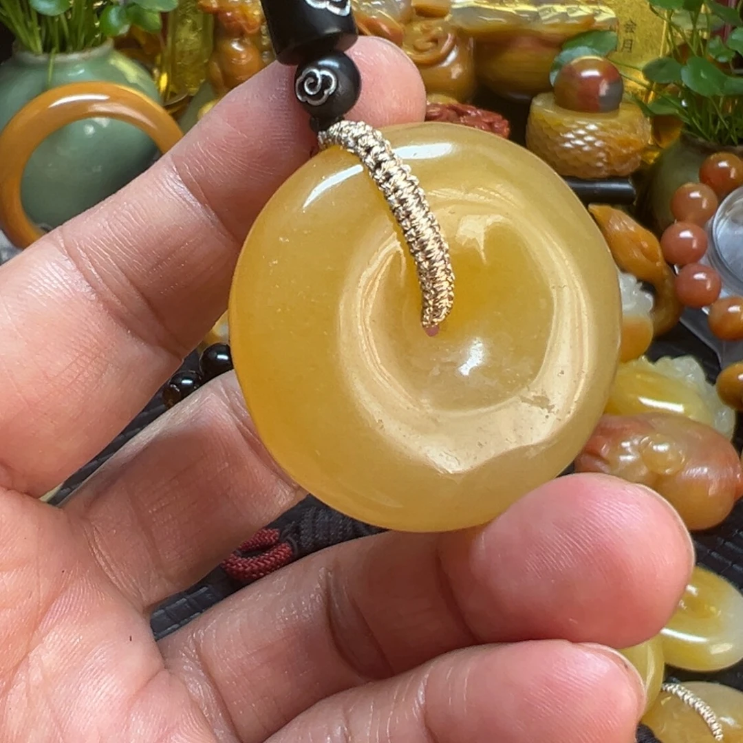 余***念石英质玉未镶嵌颈饰