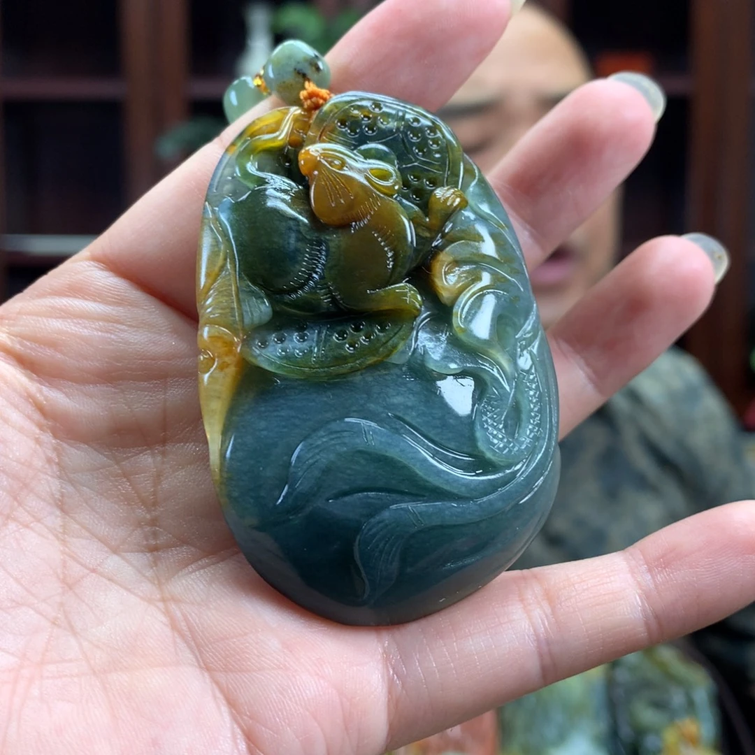 未镶嵌蛇纹石玉颈饰