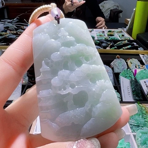 翡翠未镶嵌颈饰一个