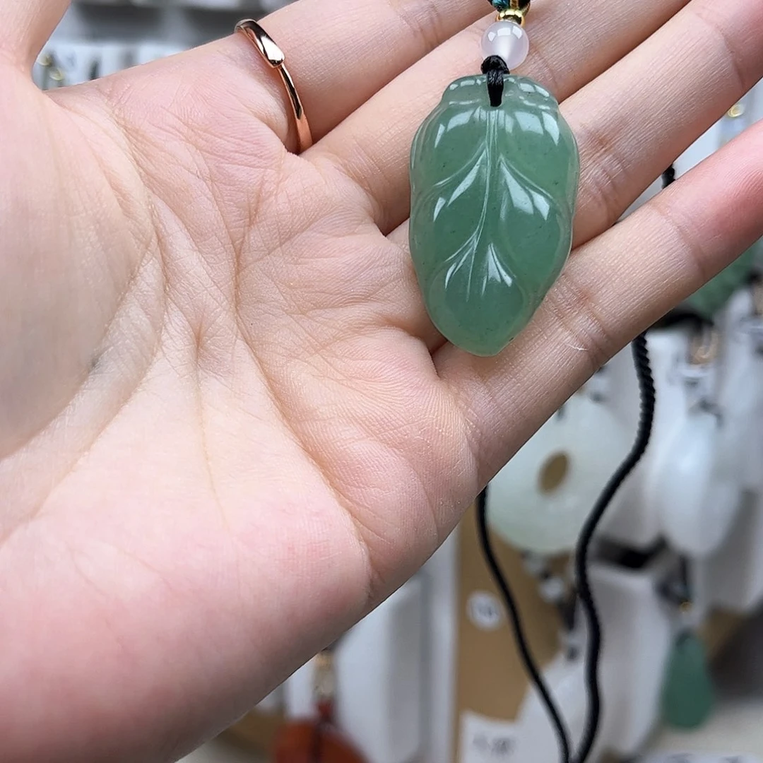 颈饰未镶嵌石英质玉
