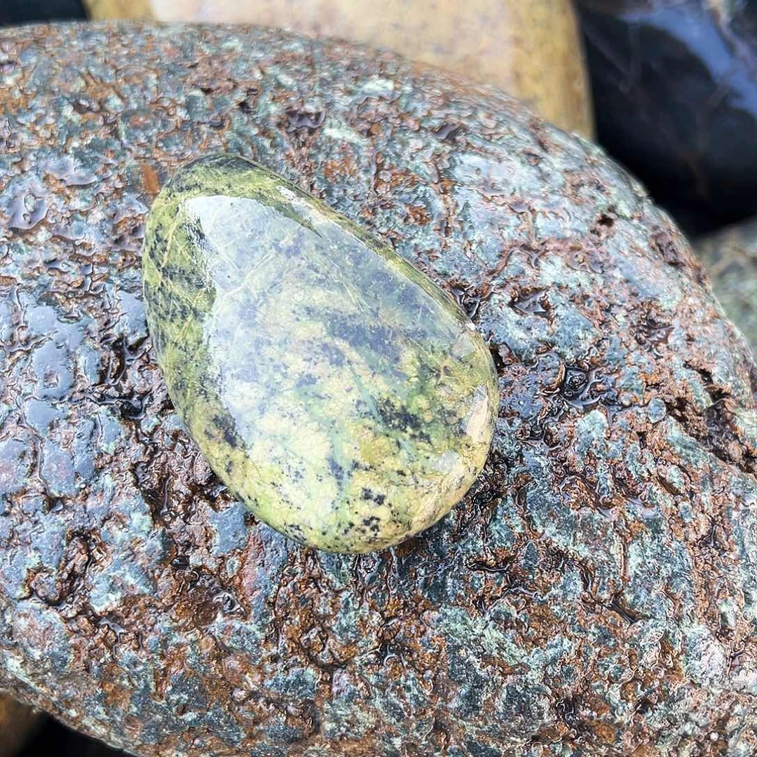 萍***色福利茶空间天然原石