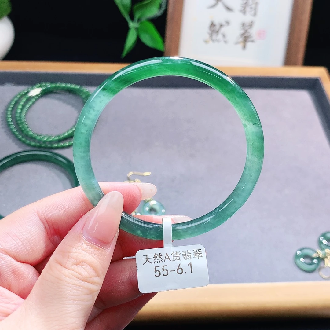 翡翠手镯（圆镯）未镶嵌