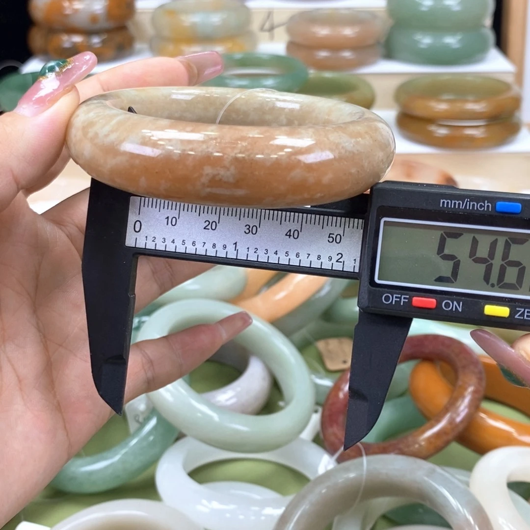 石英岩玉手镯未镶嵌