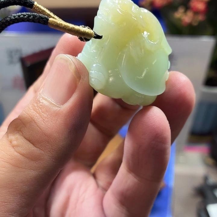 颈饰未镶嵌和田玉（糖玉）