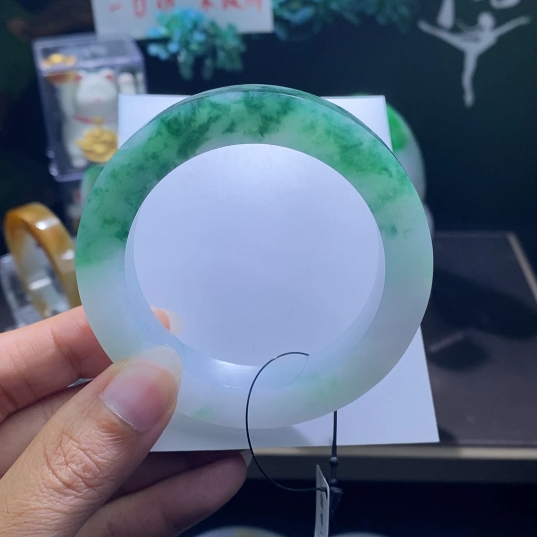 未镶嵌翡翠手镯定制翡翠