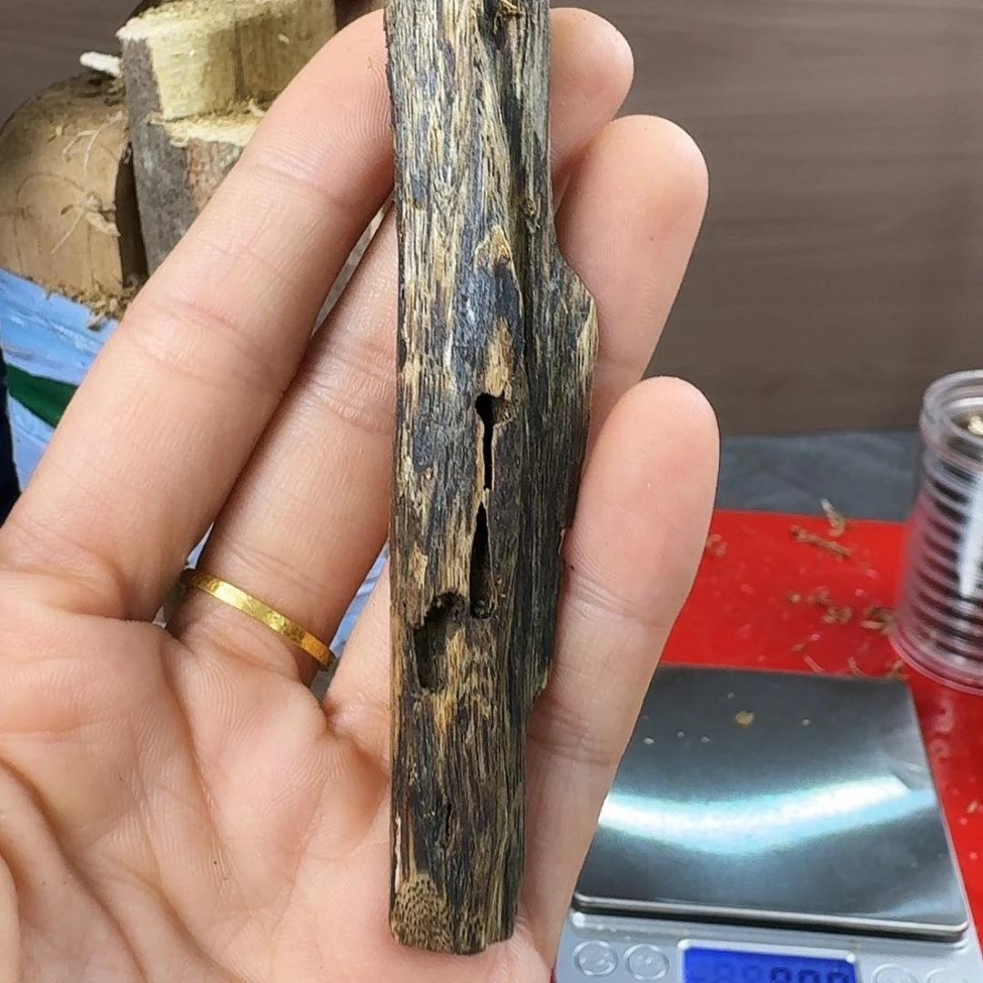 香料绿奇楠虫漏白棋6克