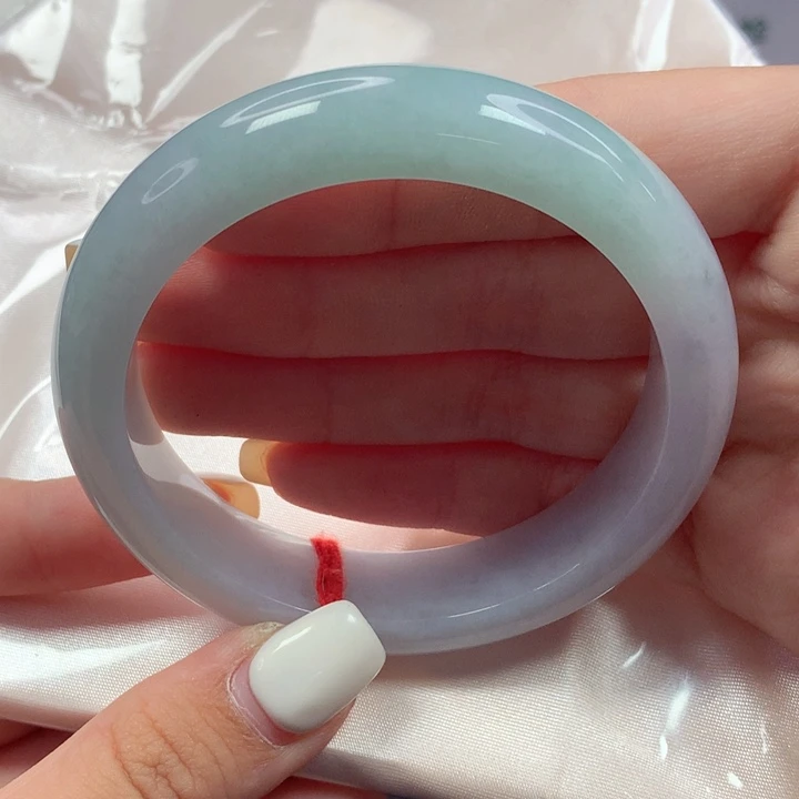 翡翠手镯（圆镯）未镶嵌52.2圈春彩