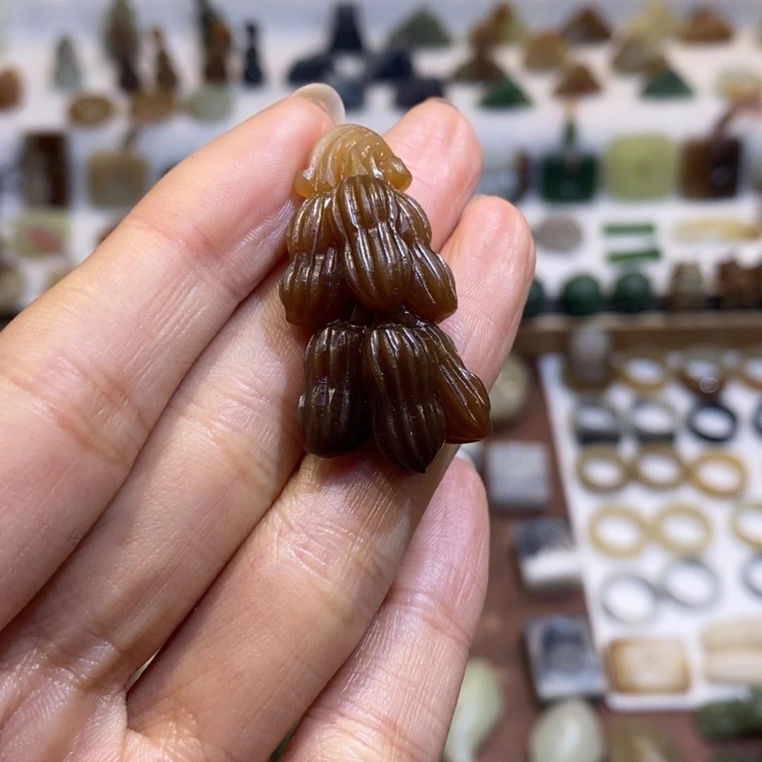 碳****和田玉未镶嵌颈饰