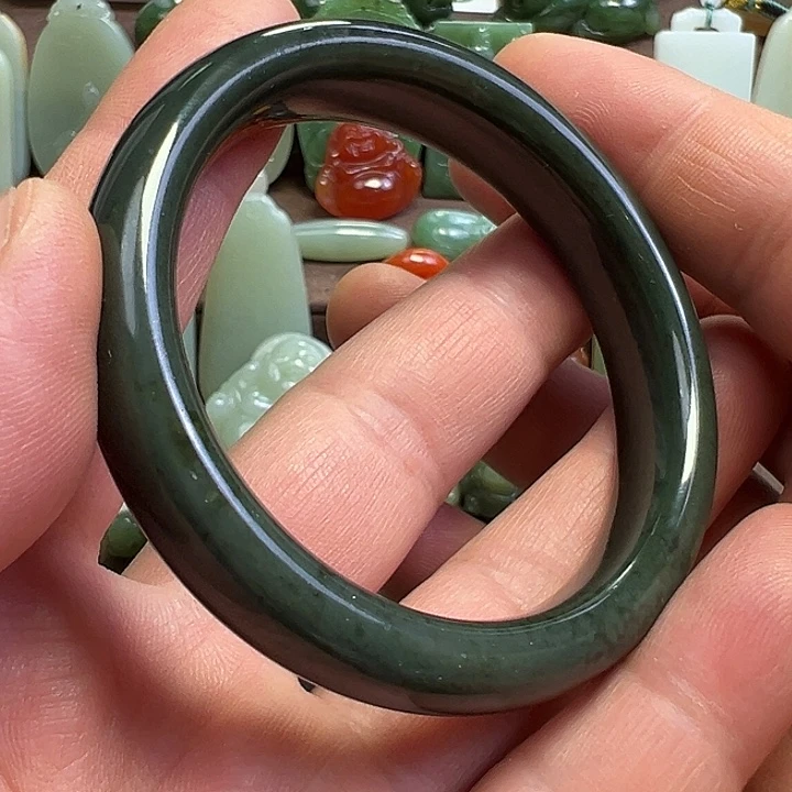 和田玉未镶嵌手镯新疆料子