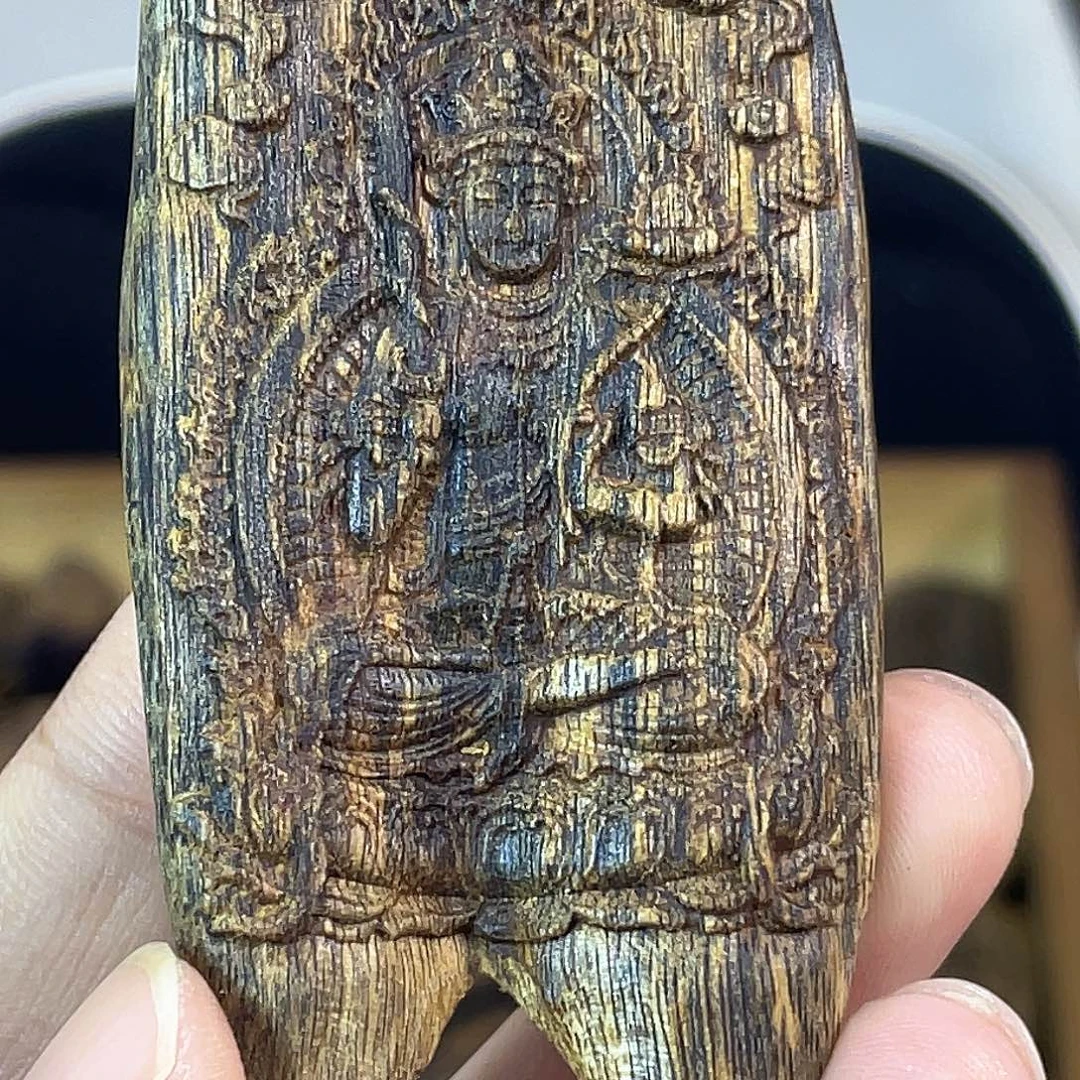 沉香吊坠奇楠沉香观音雕刻牌吊坠