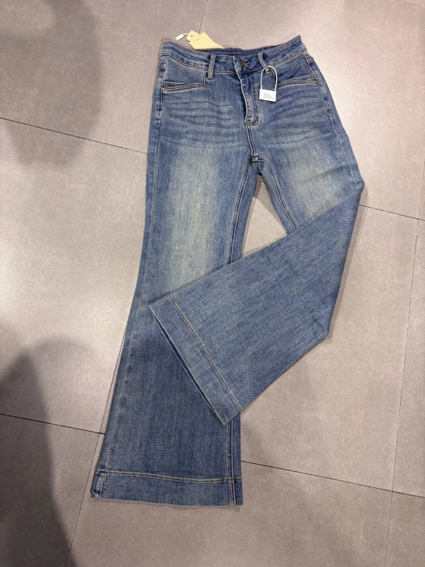 8805 浅蓝色微喇裤