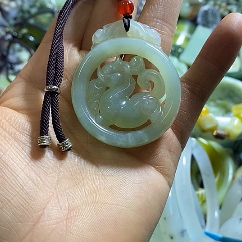 岫玉颈饰未镶嵌一个