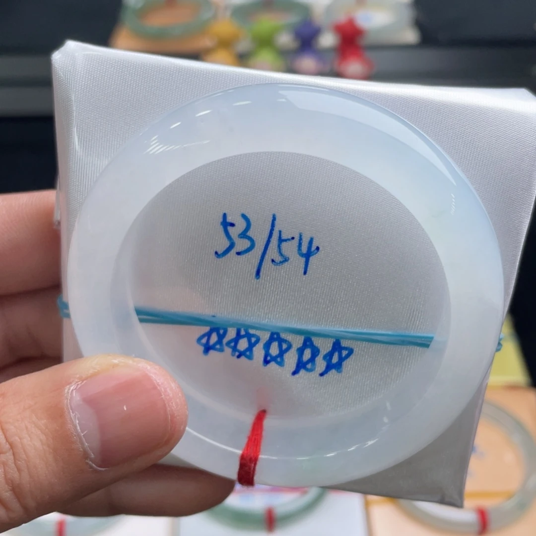 翡翠手镯未镶嵌翡翠手镯