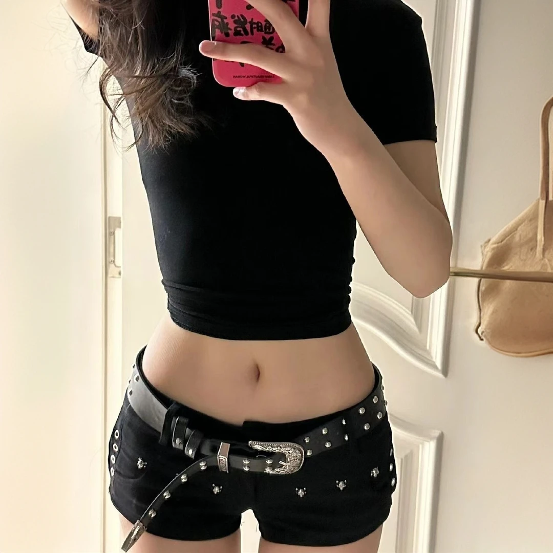 美式辣妹暗黑y2k包臀小黑裤铆钉设计感牛仔超短裤女低腰显瘦热裤