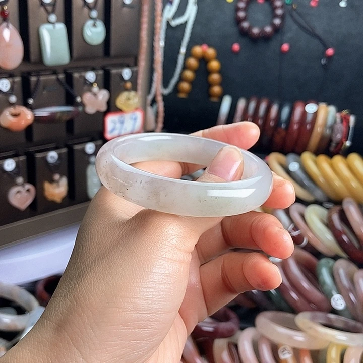 梦***海石英质玉未镶嵌手镯
