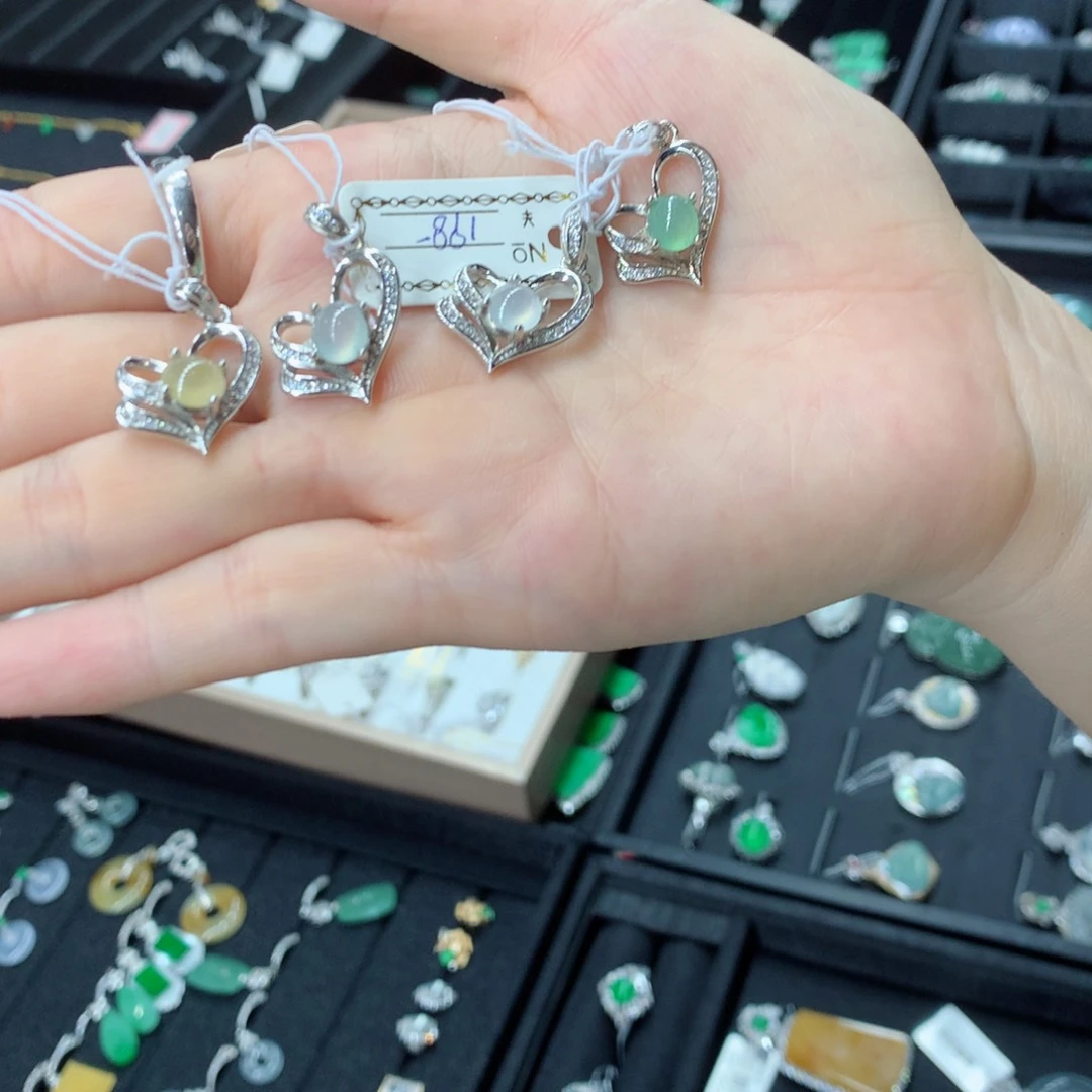 翡翠未镶嵌颈饰多样性发1