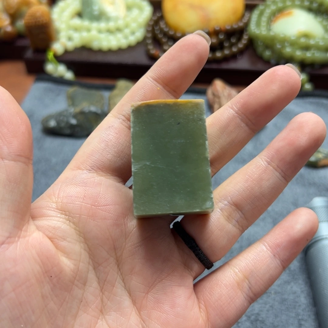 知***音和田玉未镶嵌珠宝奇石