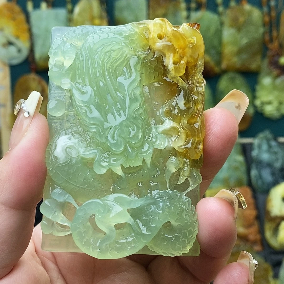 蛇纹石玉未镶嵌颈饰龙