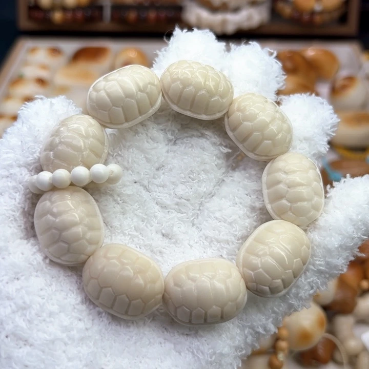 白玉菩提把件12 臻品象牙果原果雕刻富甲天下