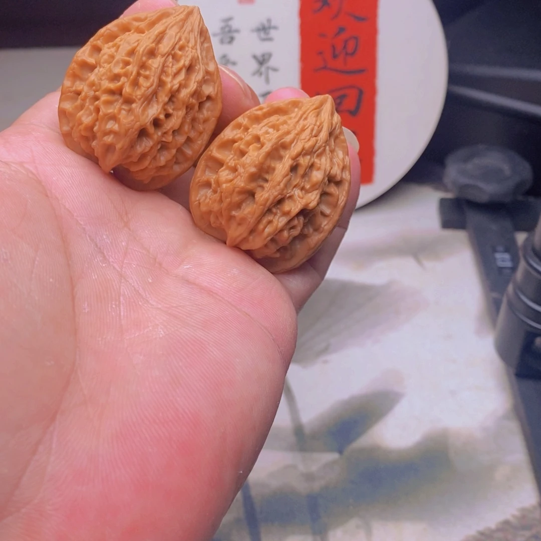 文玩核桃吊坠36十三陵鸡心